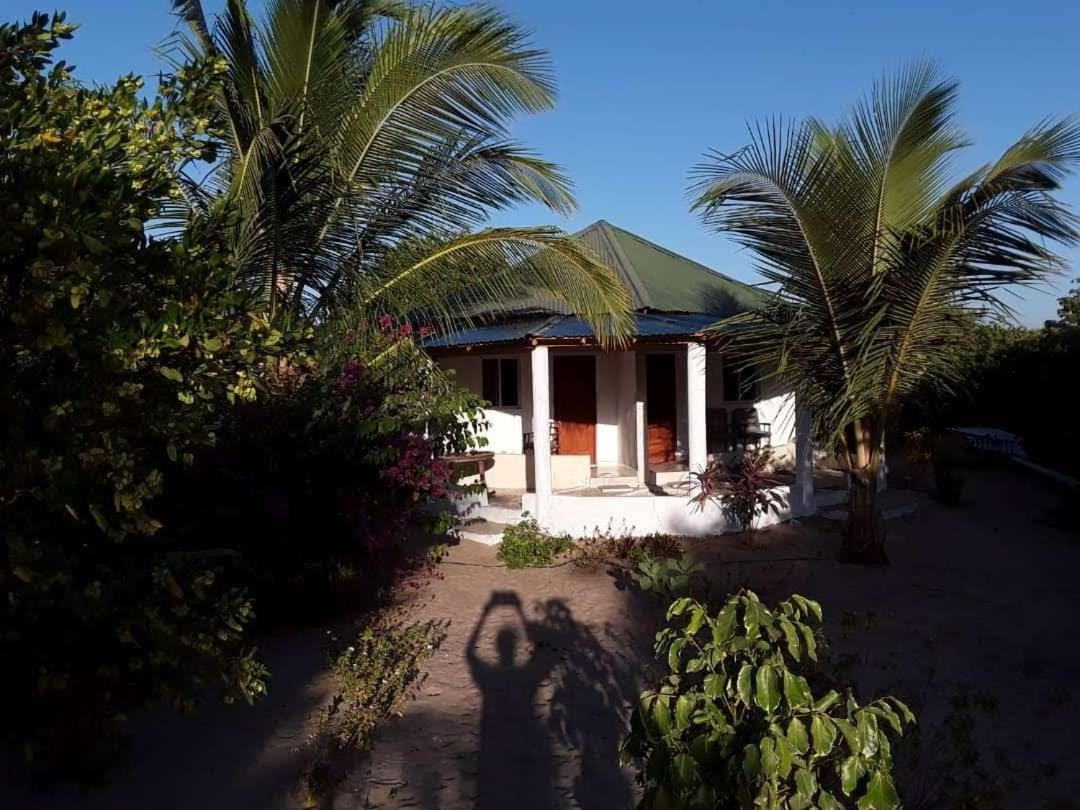 Sanyang Kinkiliba Beach Lodge מראה חיצוני תמונה