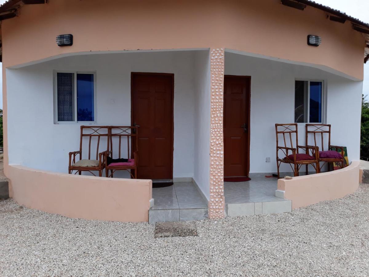Sanyang Kinkiliba Beach Lodge מראה חיצוני תמונה